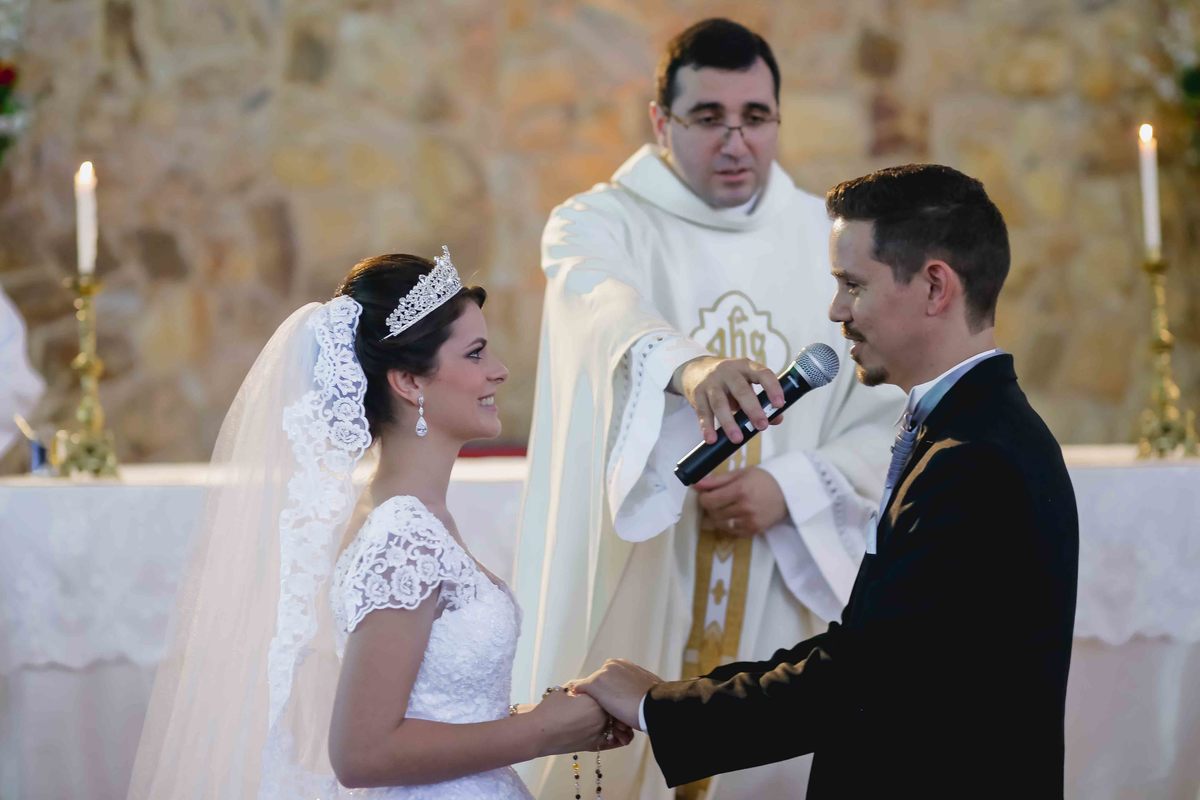 noivo marcus faz votos em cerimonia