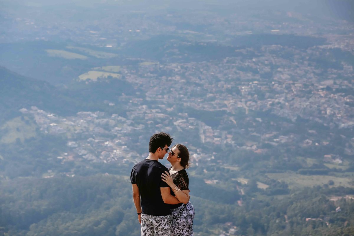casal na pedra grande em atibaia