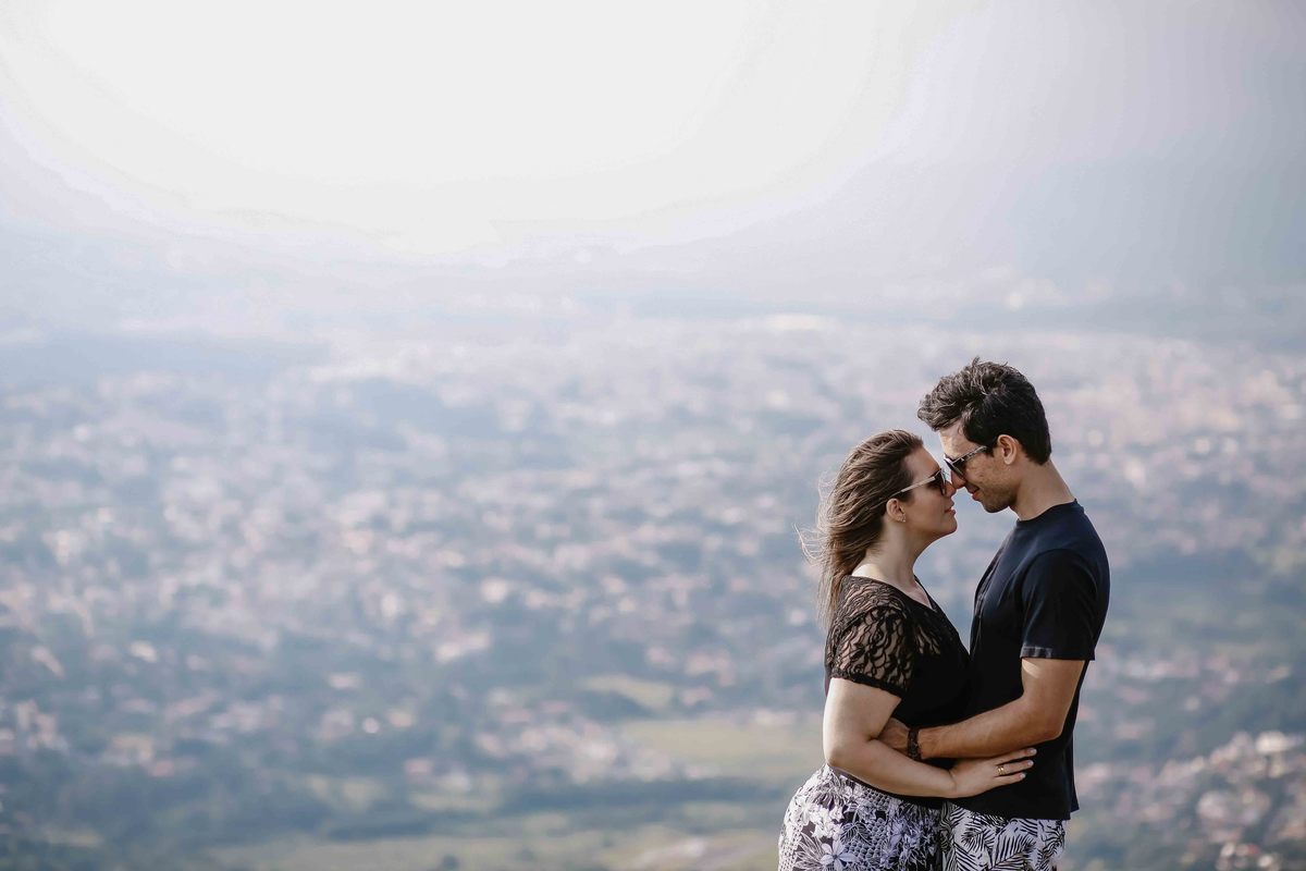 casal de noivos  em ensaio de fotos