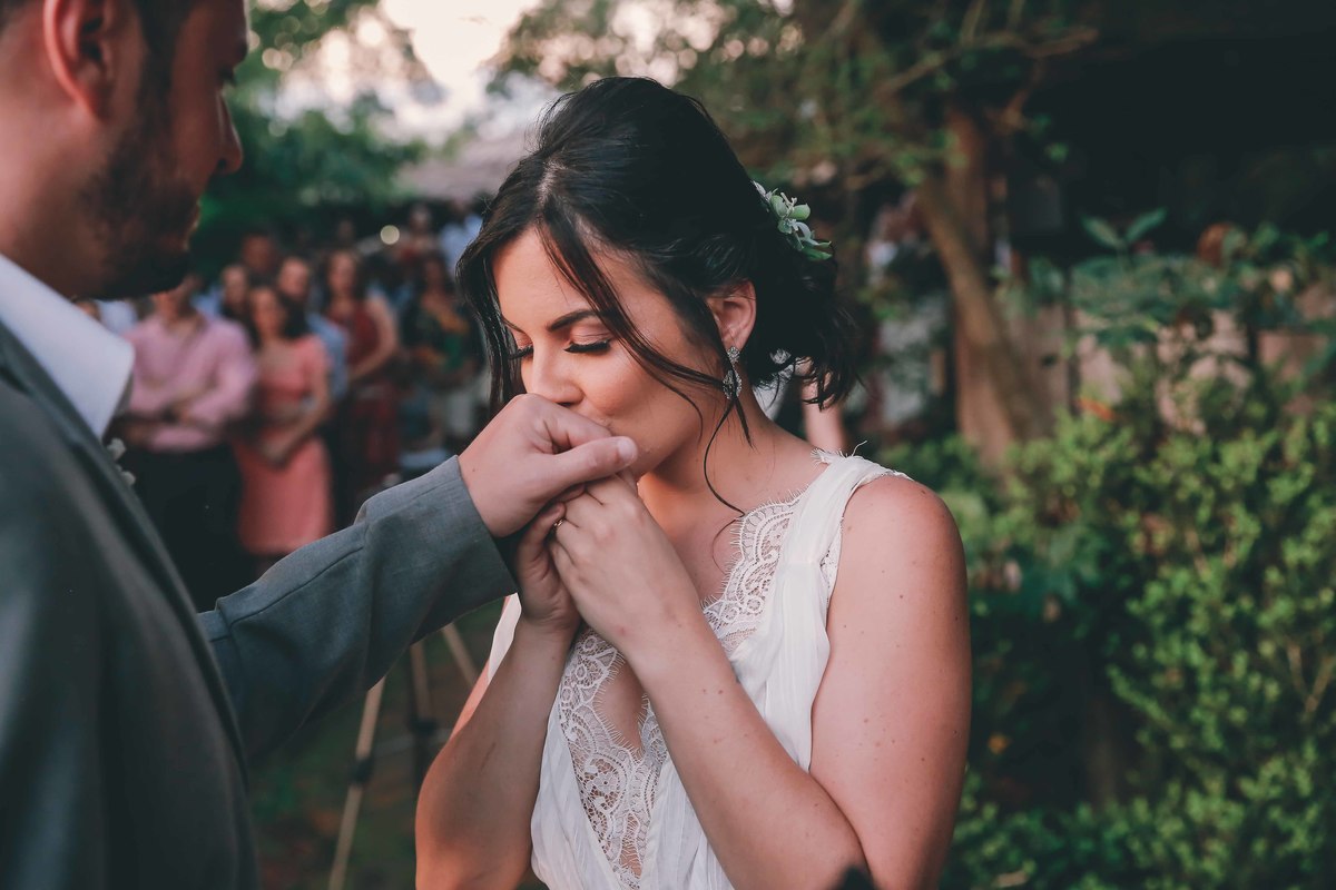 fotografia de casamento na roça em fazenda em caconde sp casal de noivos taina e carlos fotos pelo fotografo denis silveira especializado em casamentos