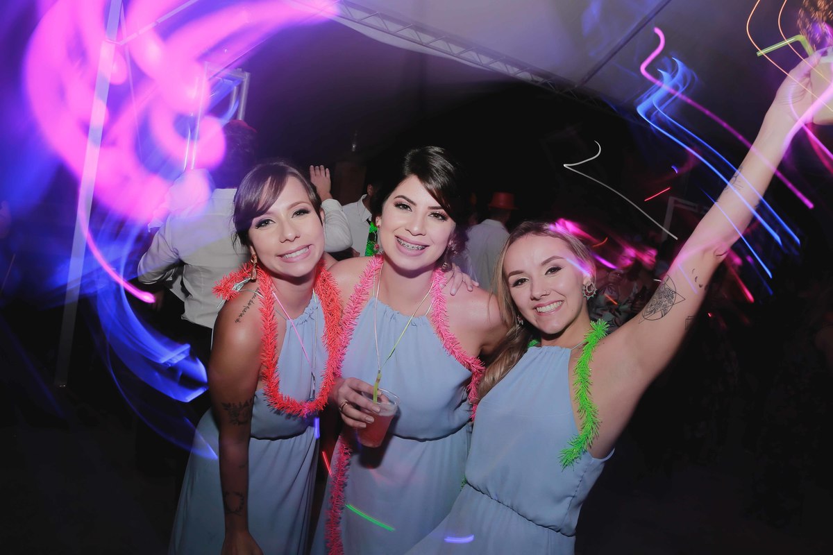 fotografia de casamento na roça em fazenda em caconde sp casal de noivos taina e carlos fotos pelo fotografo denis silveira especializado em casamentos