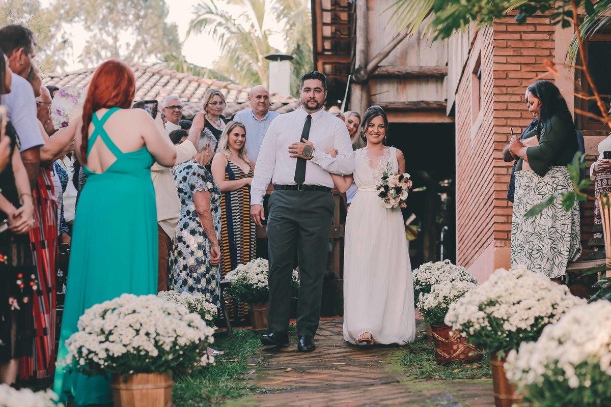 fotografia de casamento na roça em fazenda em caconde sp casal de noivos taina e carlos fotos pelo fotografo denis silveira especializado em casamentos