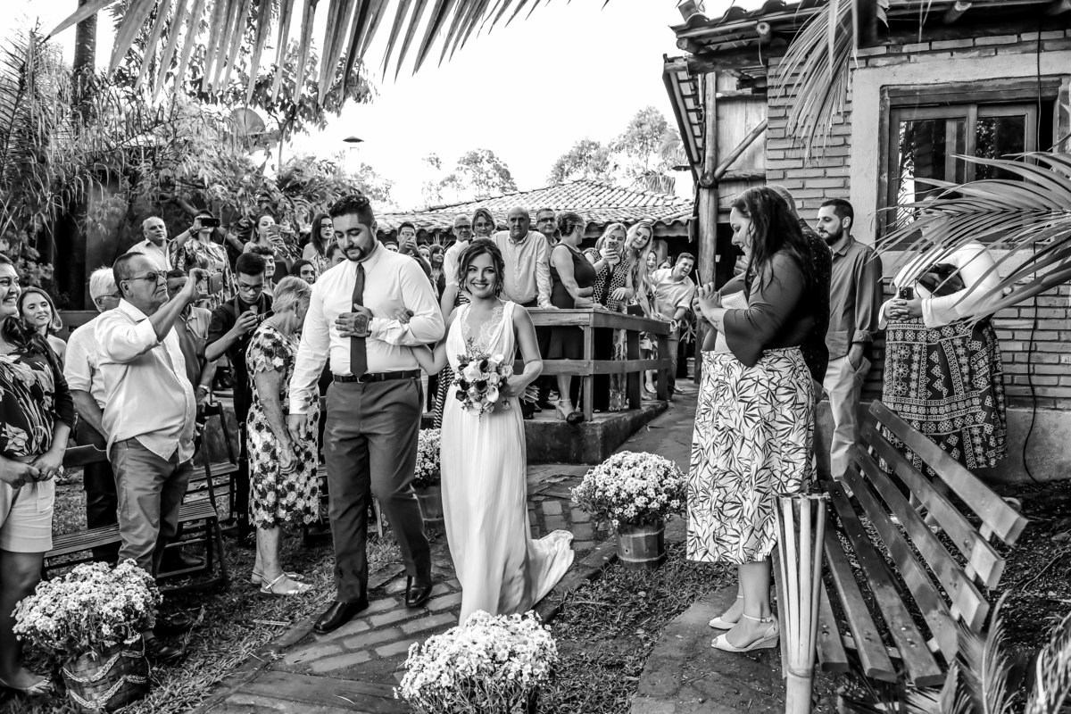 fotografia de casamento na roça em fazenda em caconde sp casal de noivos taina e carlos fotos pelo fotografo denis silveira especializado em casamentos