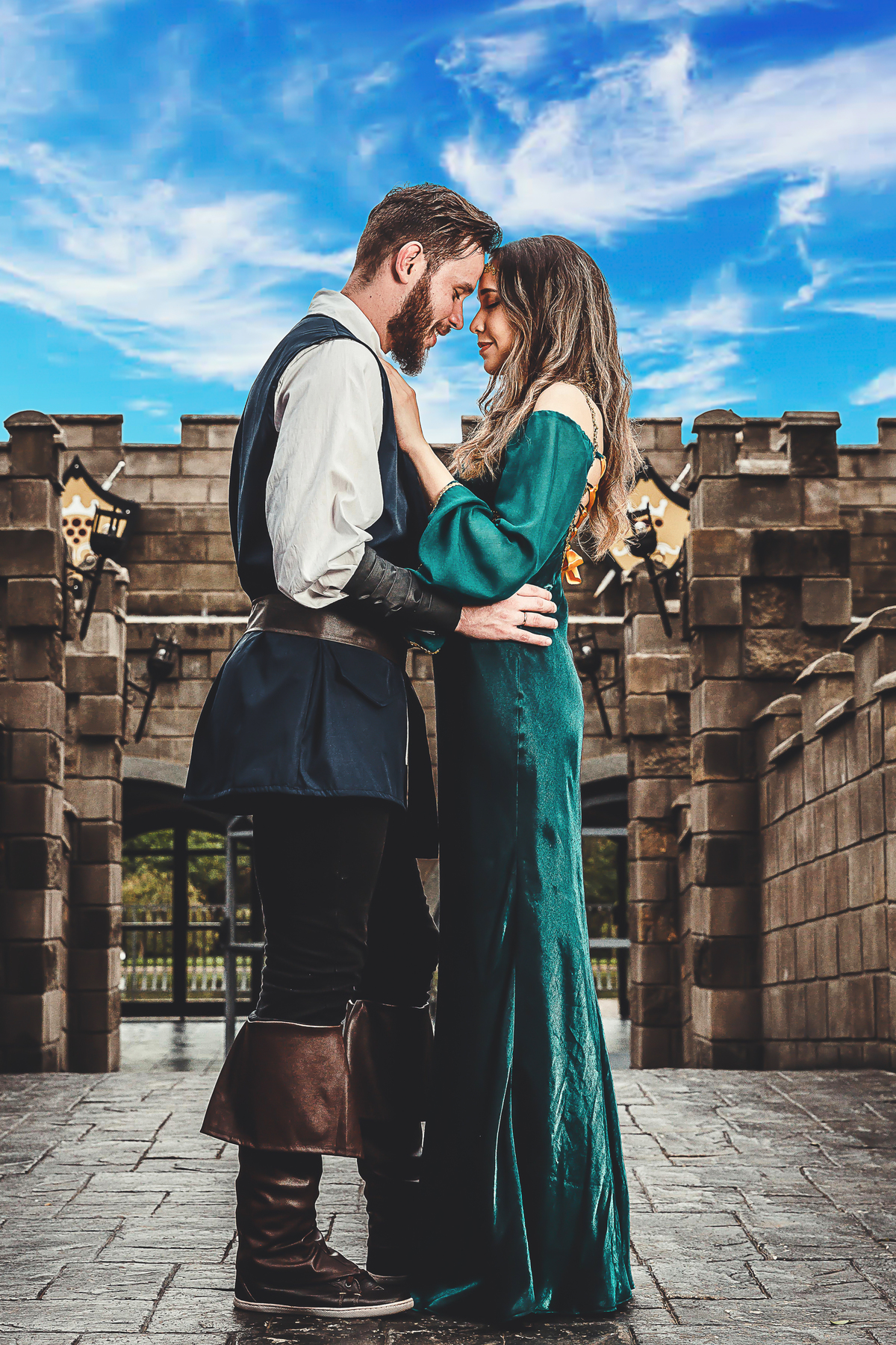 fotos de ensaio de casal pré wedding no tema game of thrones estilo medieval Bianca e Leandro no Castelo dos Vinhais em Vinhedo São Paulo fotografia pelo fotografo Denis Silveira Fotografia