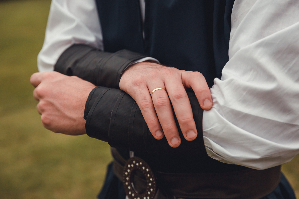 fotos de ensaio de casal pré wedding no tema game of thrones estilo medieval Bianca e Leandro no Castelo dos Vinhais em Vinhedo São Paulo fotografia pelo fotografo Denis Silveira Fotografia