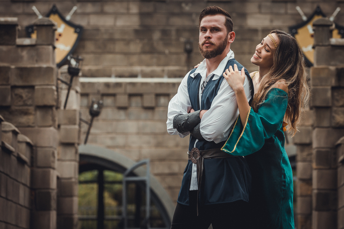 fotos de ensaio de casal pré wedding no tema game of thrones estilo medieval Bianca e Leandro no Castelo dos Vinhais em Vinhedo São Paulo fotografia pelo fotografo Denis Silveira Fotografia