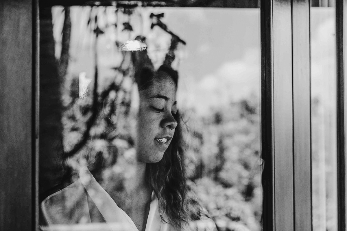 fotos de casamento na praia na ilha de Fernando de Noronha no Brasil do casal de noivos nicoly e jose pelo fotografo Denis Silveira Fotografia Casamento pé na areia equipe de cerimonial casamento noronha