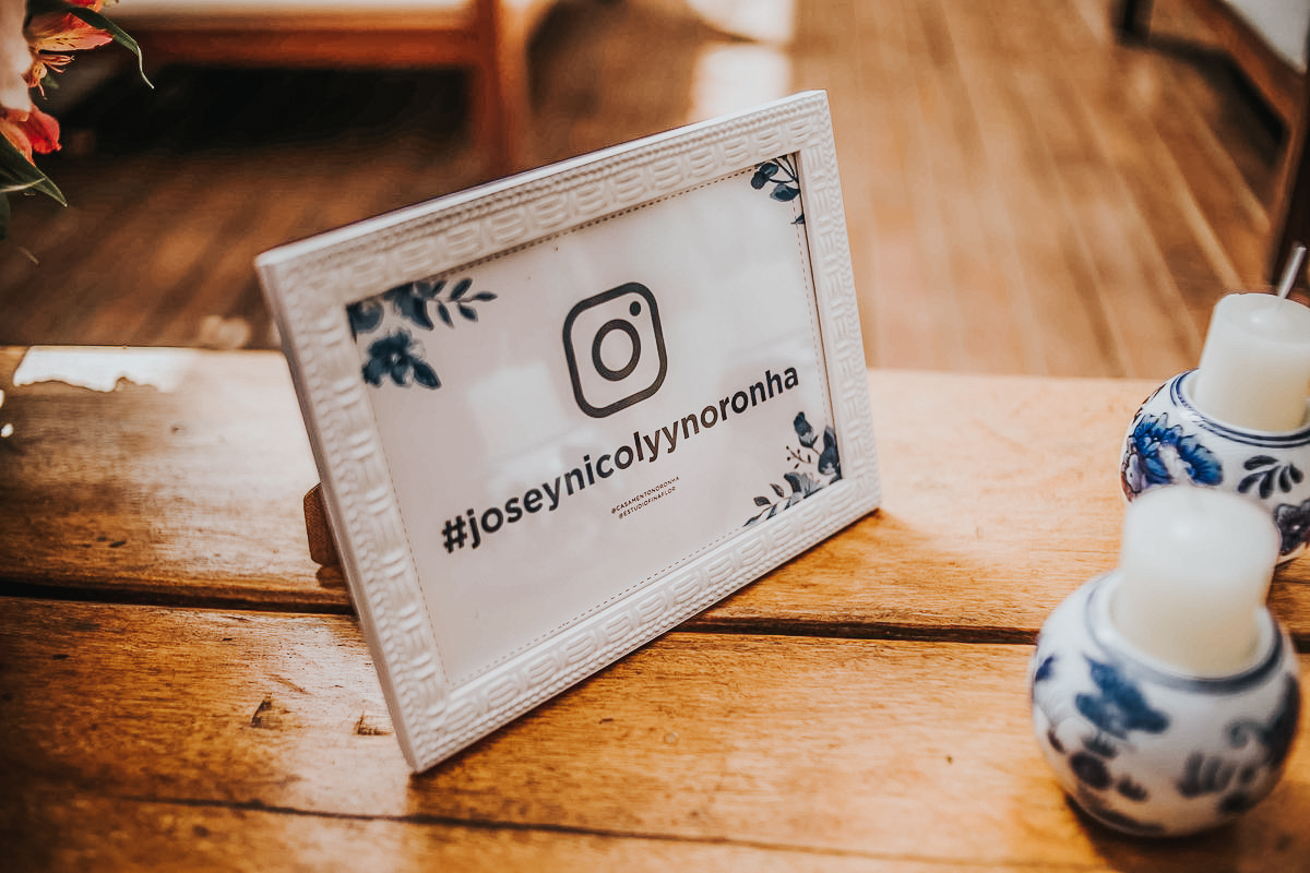 fotos de casamento na praia na ilha de Fernando de Noronha no Brasil do casal de noivos nicoly e jose pelo fotografo Denis Silveira Fotografia Casamento pé na areia equipe de cerimonial casamento noronha
