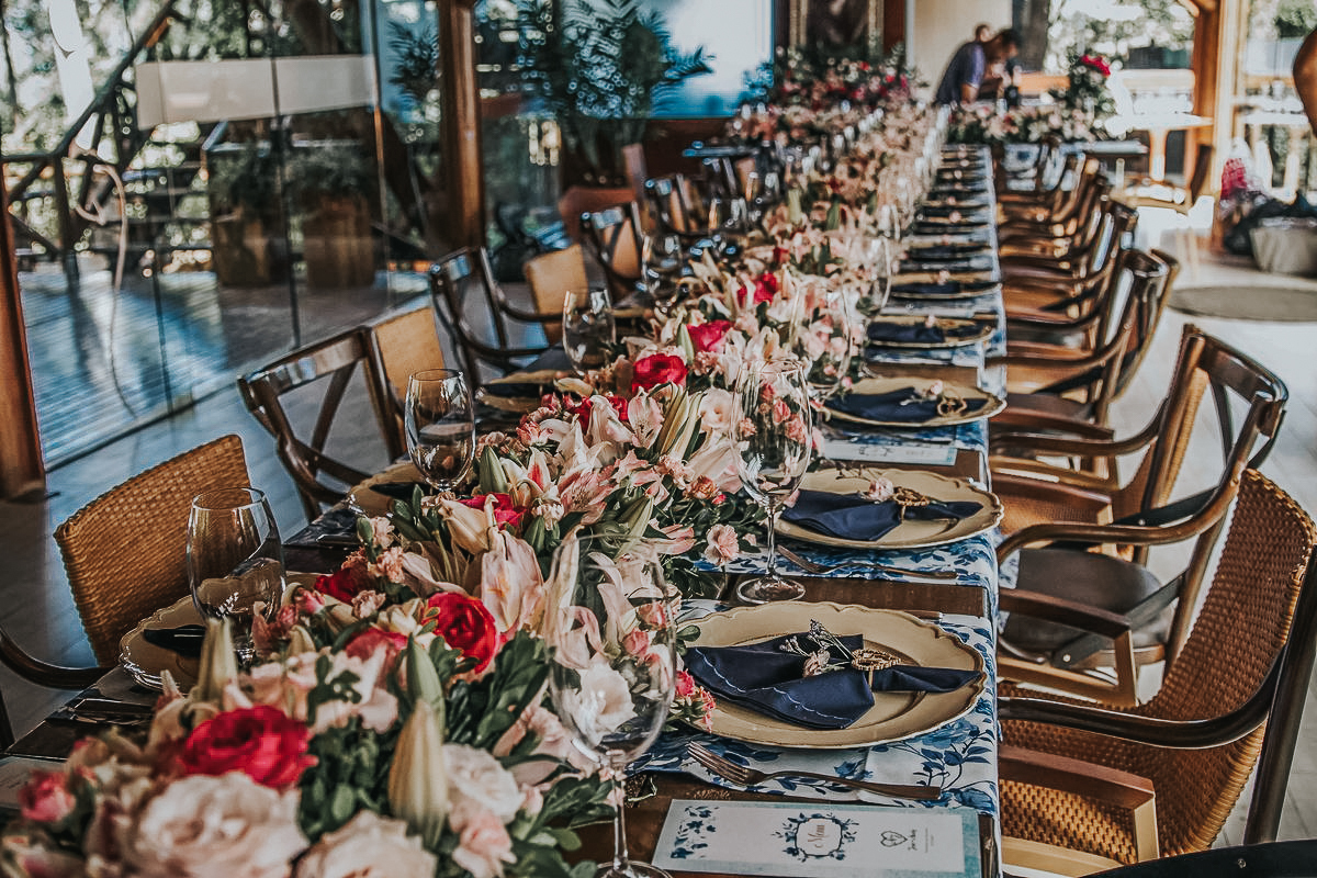 fotos de casamento na praia na ilha de Fernando de Noronha no Brasil do casal de noivos nicoly e jose pelo fotografo Denis Silveira Fotografia Casamento pé na areia equipe de cerimonial casamento noronha