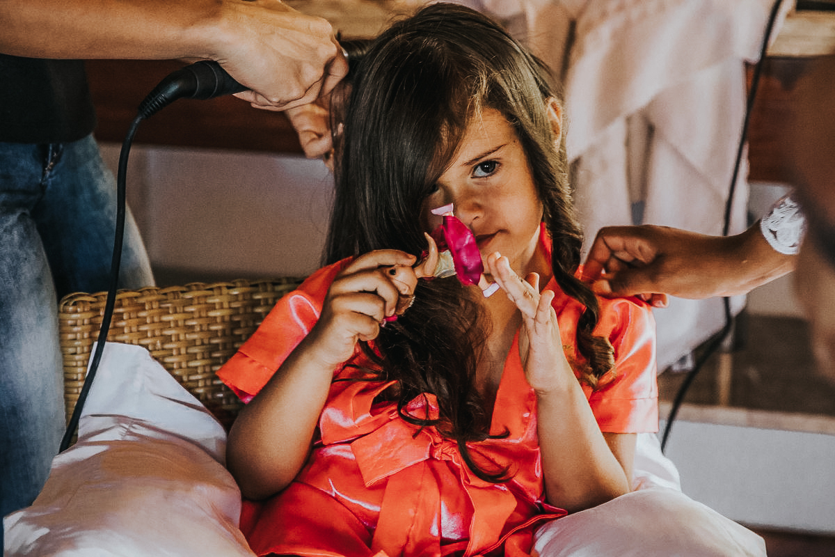 fotos de casamento na praia na ilha de Fernando de Noronha no Brasil do casal de noivos nicoly e jose pelo fotografo Denis Silveira Fotografia Casamento pé na areia equipe de cerimonial casamento noronha