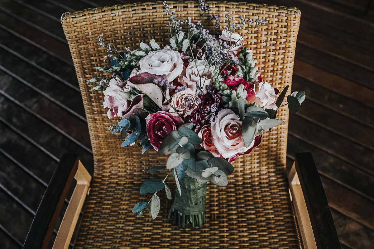 fotos de casamento na praia na ilha de Fernando de Noronha no Brasil do casal de noivos nicoly e jose pelo fotografo Denis Silveira Fotografia Casamento pé na areia equipe de cerimonial casamento noronha