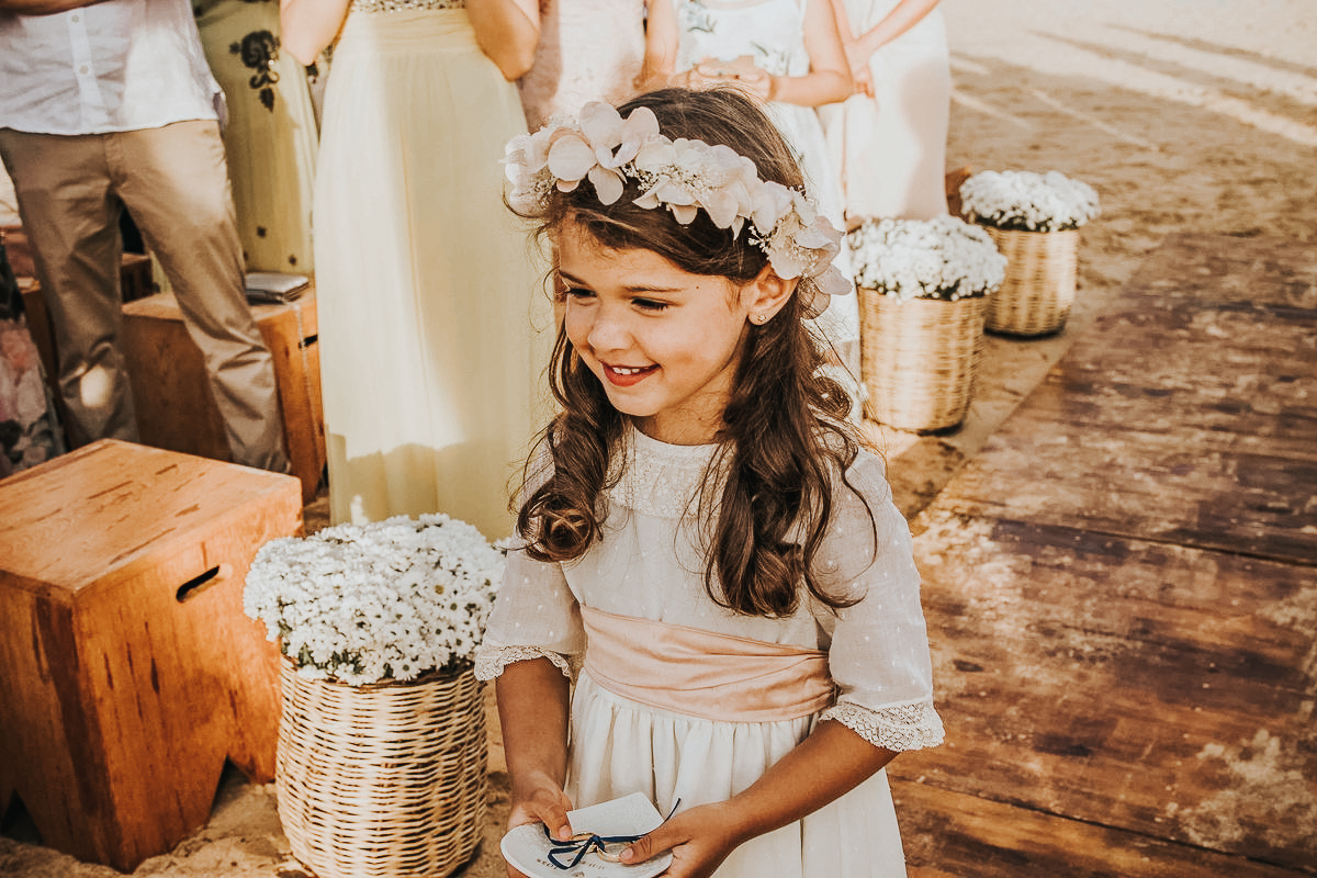 fotos de casamento na praia na ilha de Fernando de Noronha no Brasil do casal de noivos nicoly e jose pelo fotografo Denis Silveira Fotografia Casamento pé na areia equipe de cerimonial casamento noronha