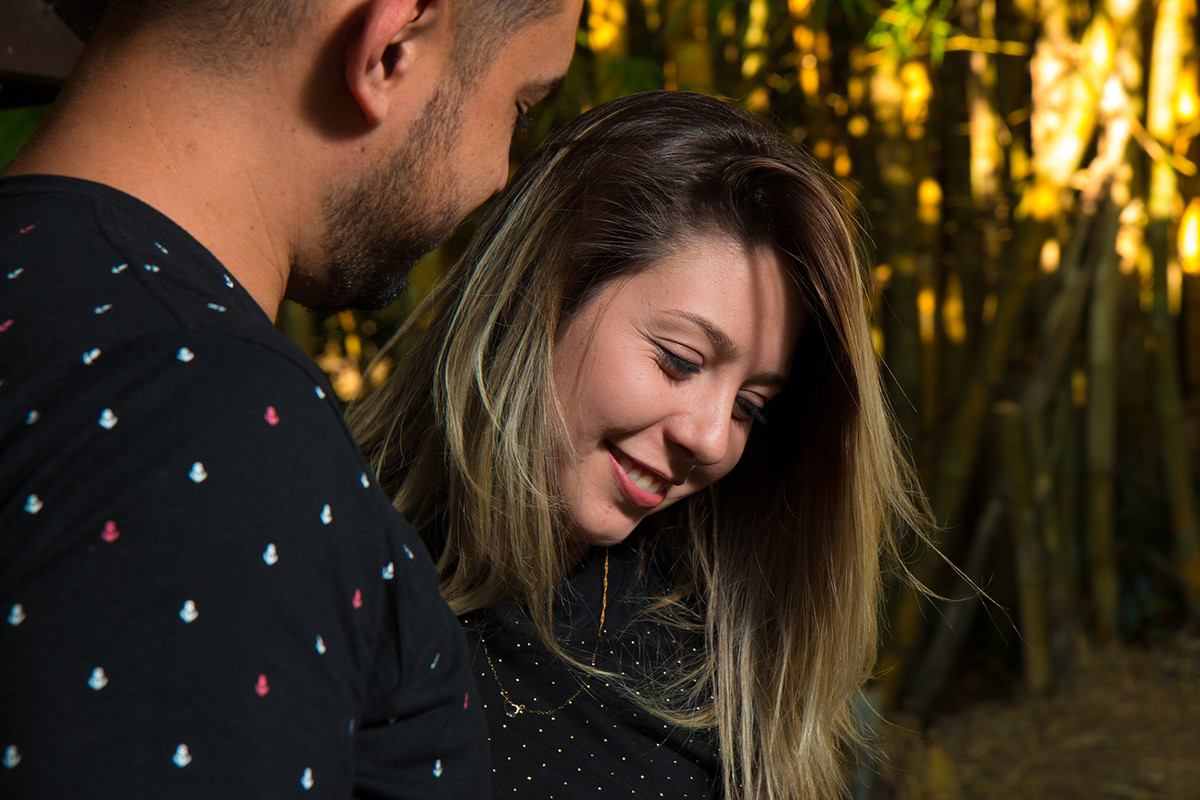 noiva sorrindo durante ensaio pre wedding