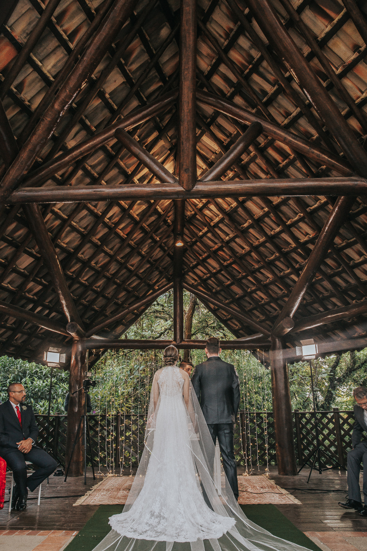 fotos casamento de dia casal de noivos bianca e leandro no espaço Kratos em vinhedo sp fotografo especializado casamentos denis silveira fotografia