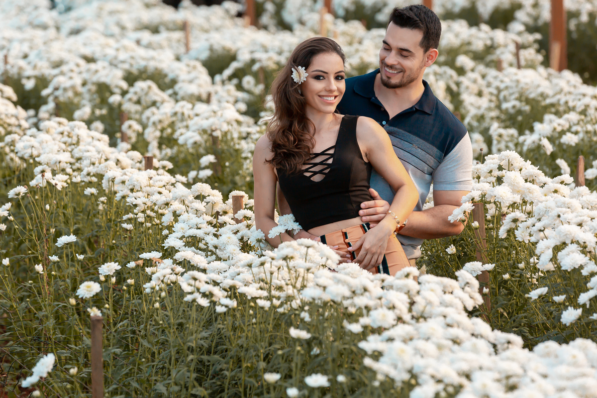 fotos de ensaio pré wedding do casal de noivos regiane e fabio em holambra cidade das flores fotografia pelo fotógrafo denis silveira