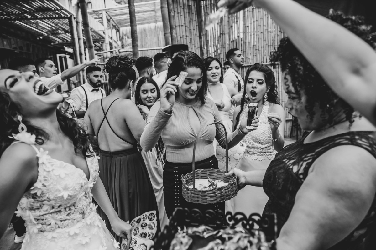 fotografia do casamento do casal Thamires e Gabriel realizado em Sao Bernardo do Campo SP no espaco Bambu do Riacho fotos pelo fotografo Denis Silveira