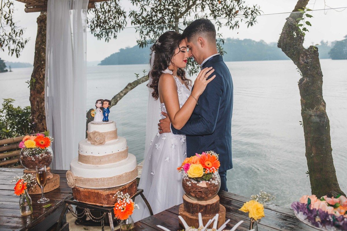 fotografia do casamento do casal Thamires e Gabriel realizado em Sao Bernardo do Campo SP no espaco Bambu do Riacho fotos pelo fotografo Denis Silveira