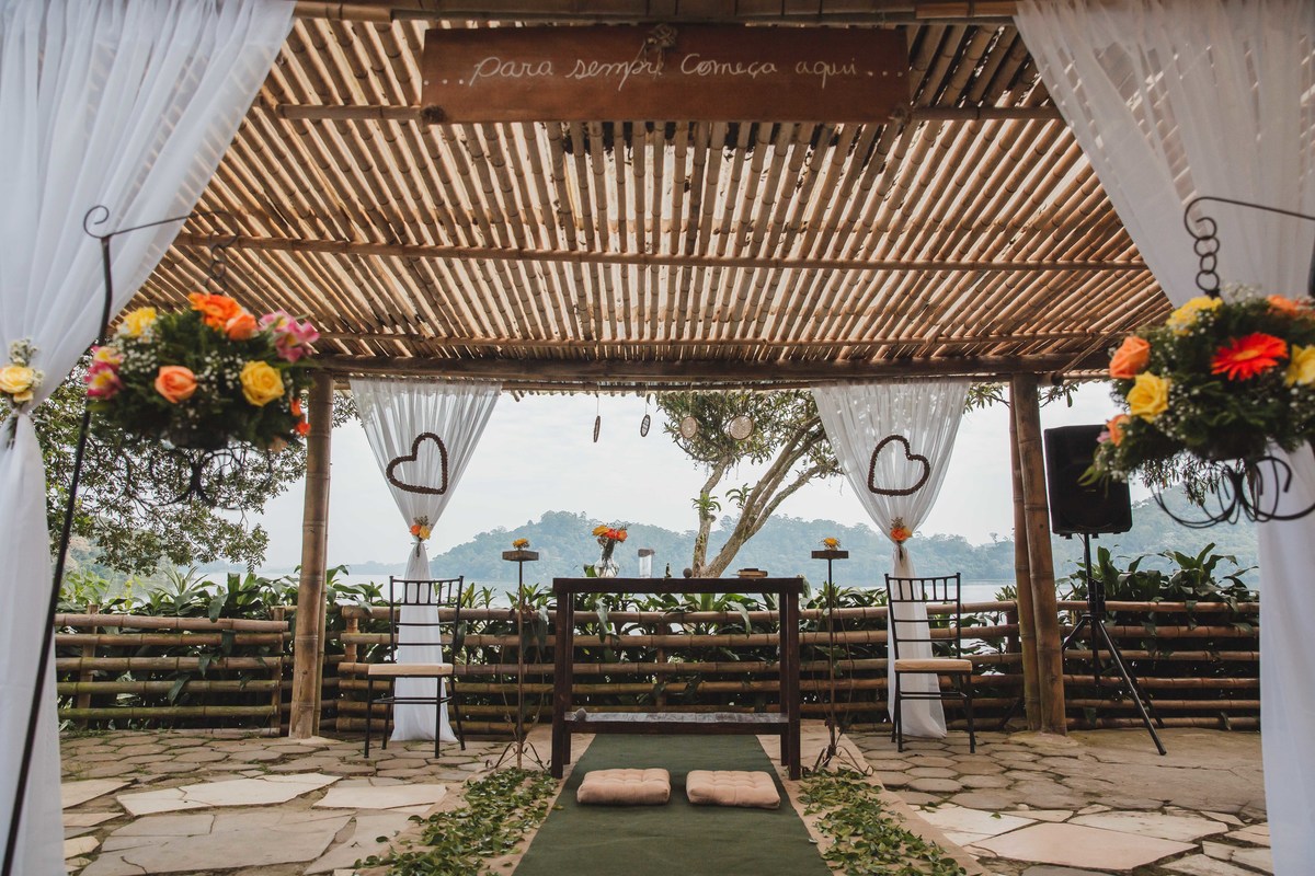 fotografia do casamento do casal Thamires e Gabriel realizado em Sao Bernardo do Campo SP no espaco Bambu do Riacho fotos pelo fotografo Denis Silveira