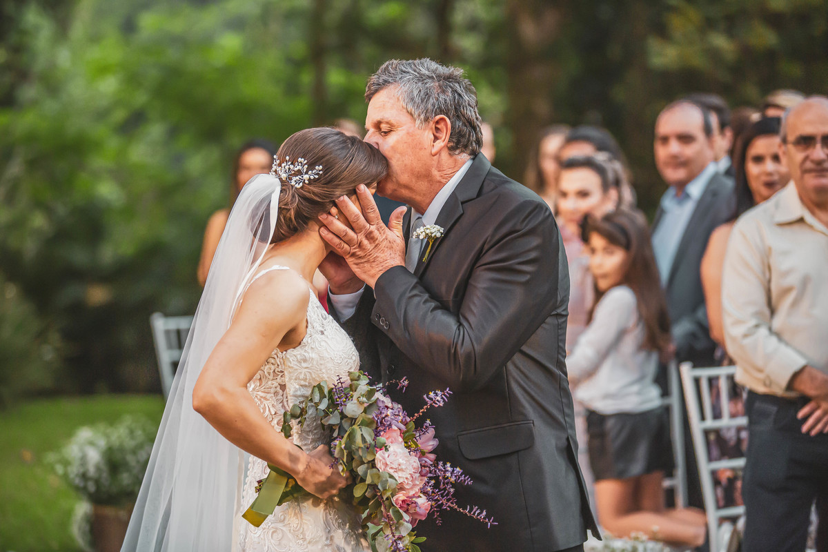 fotos de casamento casal de noivos regiane e fabio no espaco quinta das brumelias em campinas sp pelo fotografo denis silveira especializado em casamentos wedding photography