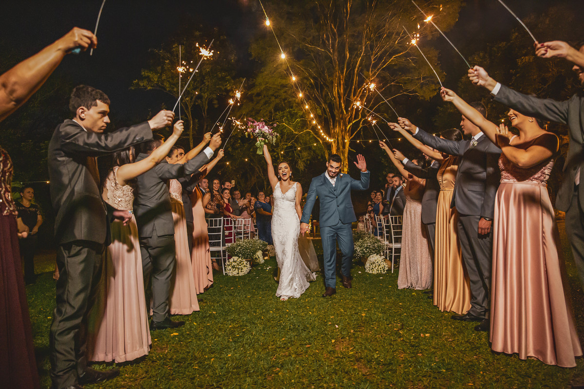 fotos de casamento casal de noivos regiane e fabio no espaco quinta das brumelias em campinas sp pelo fotografo denis silveira especializado em casamentos wedding photography