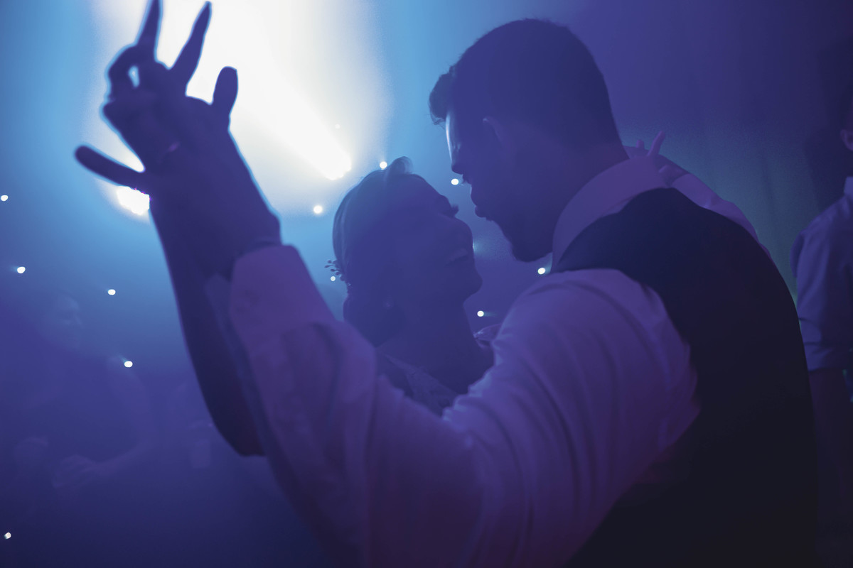 fotos de casamento casal de noivos regiane e fabio no espaco quinta das brumelias em campinas sp pelo fotografo denis silveira especializado em casamentos wedding photography