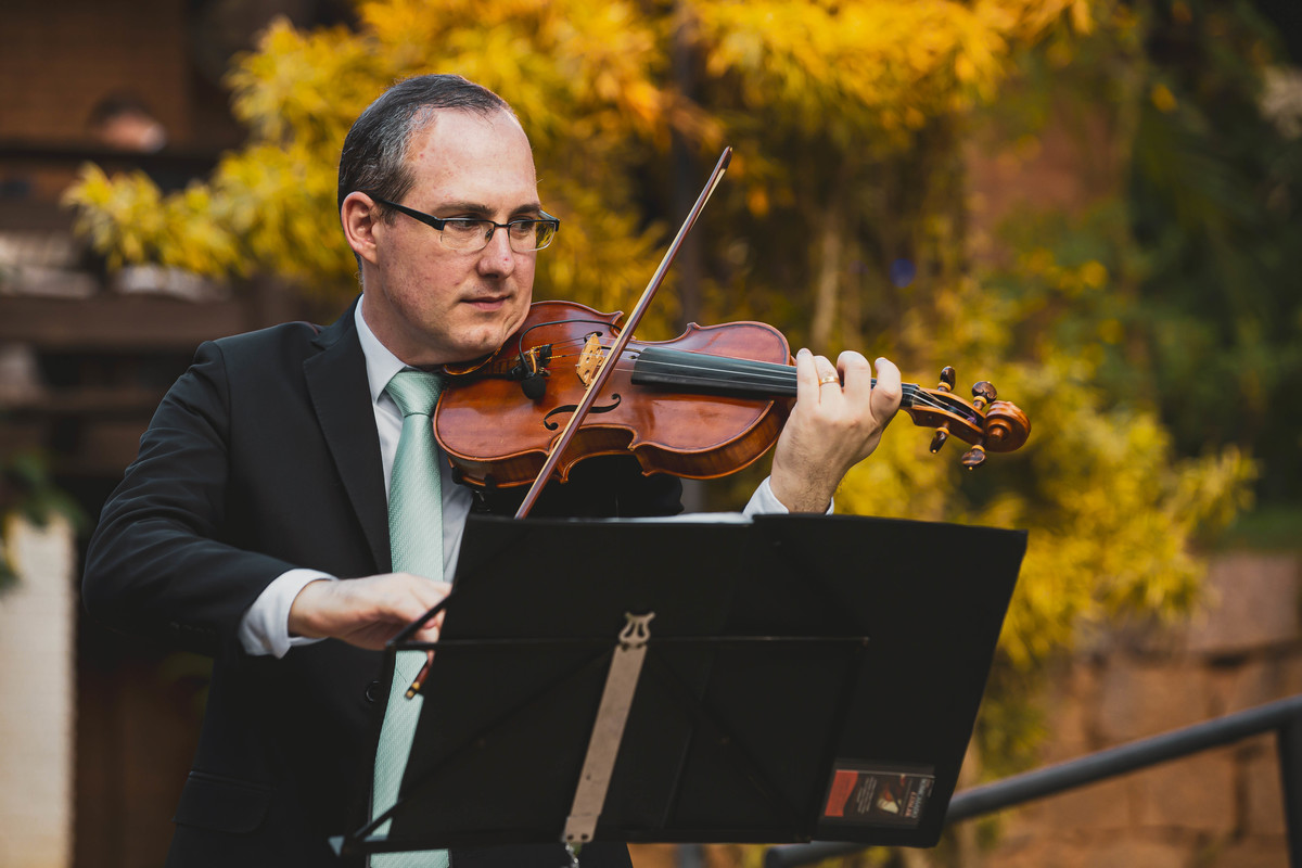fotos de casamento casal de noivos regiane e fabio no espaco quinta das brumelias em campinas sp pelo fotografo denis silveira especializado em casamentos wedding photography