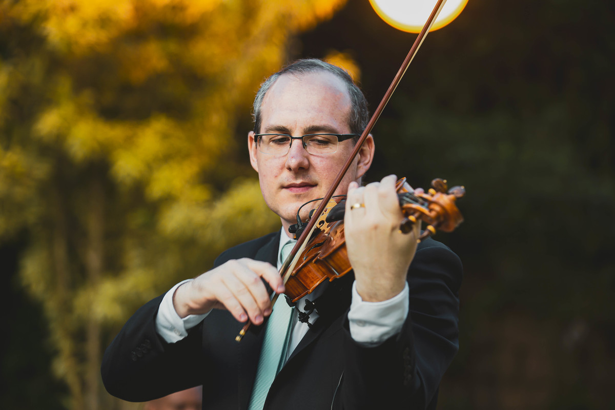 fotos de casamento casal de noivos regiane e fabio no espaco quinta das brumelias em campinas sp pelo fotografo denis silveira especializado em casamentos wedding photography