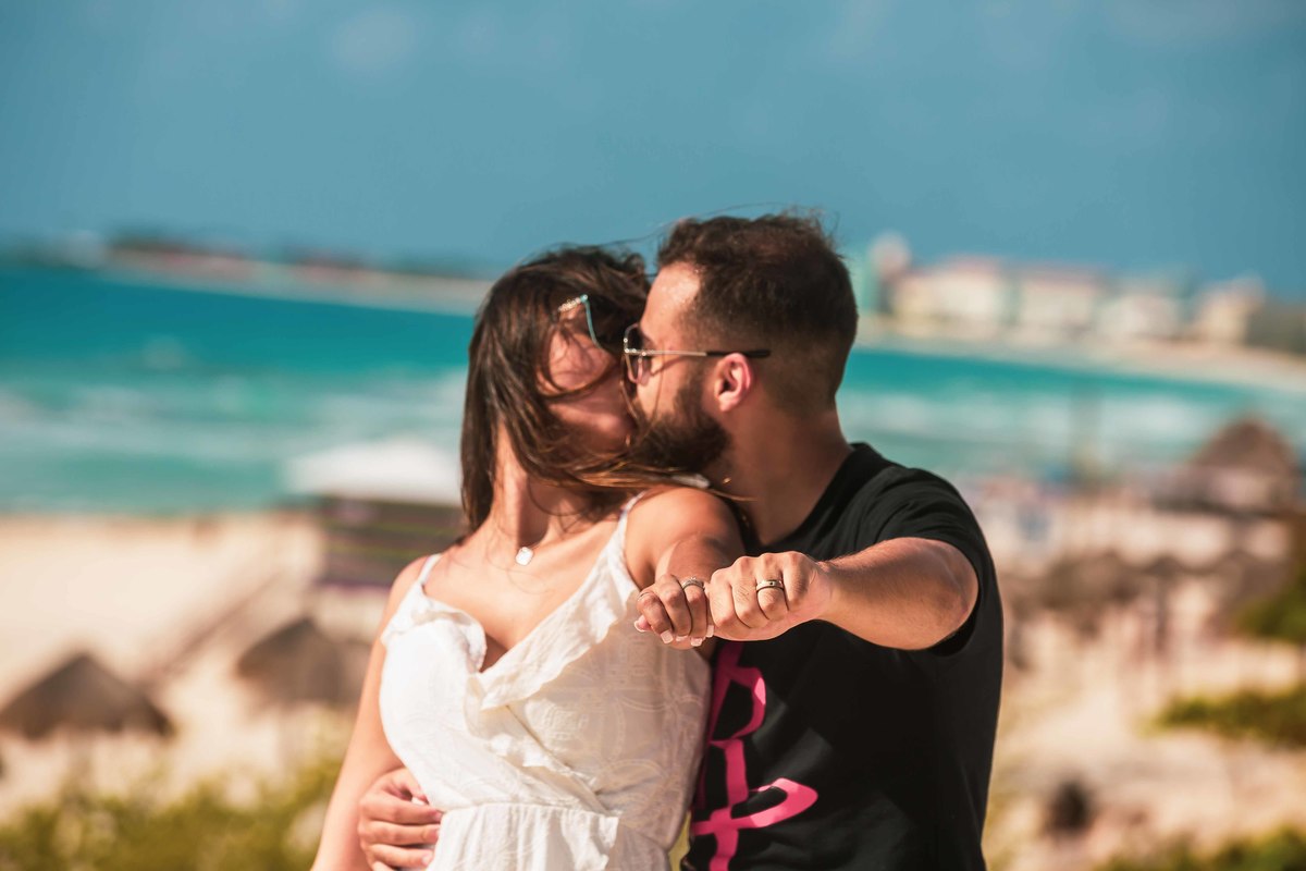 fotos ensaio casal karen e felipe na praia em Cancún no mexcio fotos pelo fotografo denis silveira fotografia especilizada em casamentos