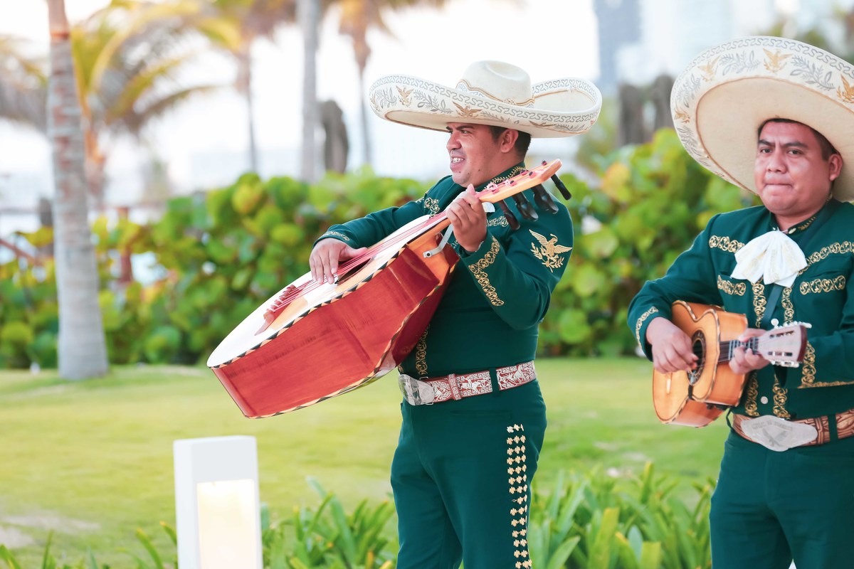 fotos de casamento na praia no caribe no hotel hyatt ziva all inclusive em cancun no mexico casal de noivos pricila e rafael fotografia pelo fotografo denis silveira destination wedding
