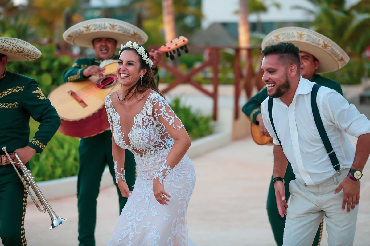 fotos de casamento na praia no caribe no hotel hyatt ziva all inclusive em cancun no mexico casal de noivos pricila e rafael fotografia pelo fotografo denis silveira destination wedding