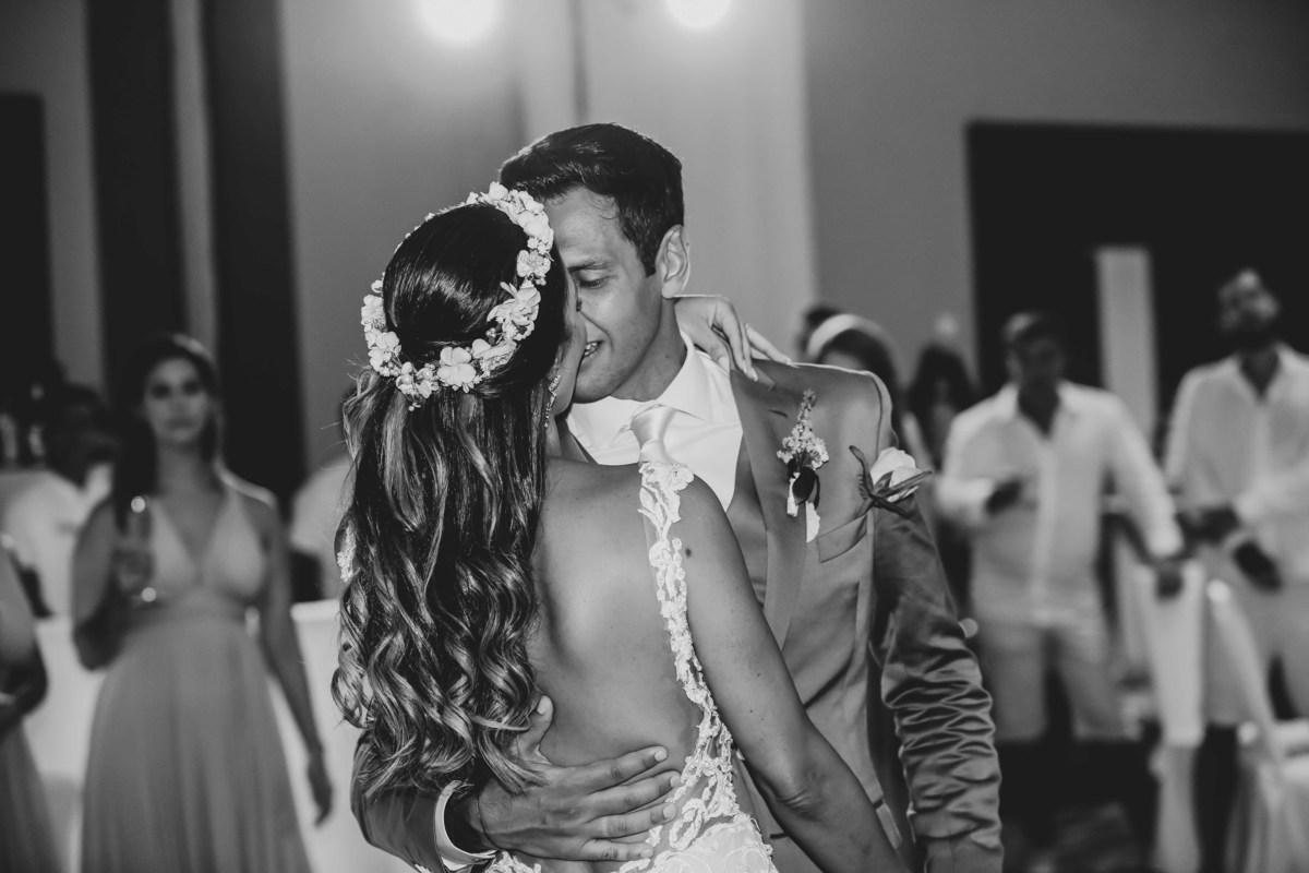 fotos de casamento na praia no caribe no hotel hyatt ziva all inclusive em cancun no mexico casal de noivos pricila e rafael fotografia pelo fotografo denis silveira destination wedding