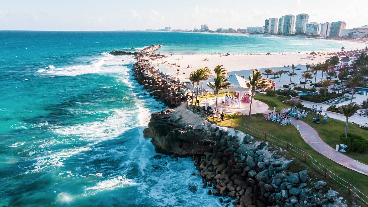fotos de casamento na praia no caribe no hotel hyatt ziva all inclusive em cancun no mexico casal de noivos pricila e rafael fotografia pelo fotografo denis silveira destination wedding