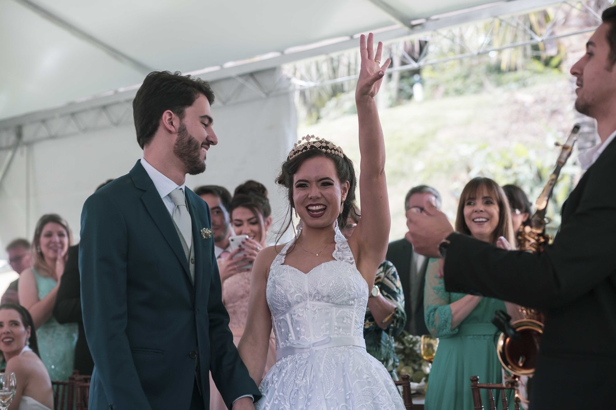 fotografia casamento de dia em fazenda do casal de noivos milena e andre em valinhos sp fotos pelo fotografo denis silveira