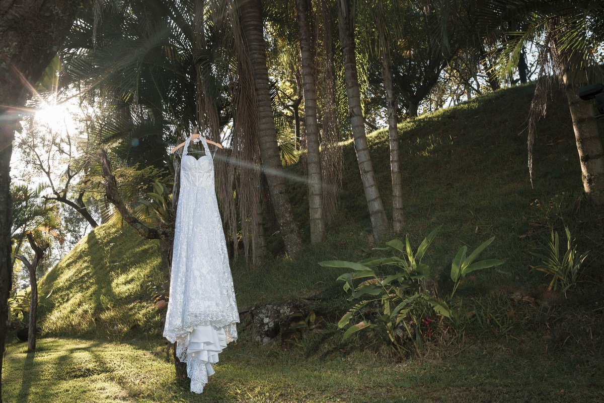 fotografia casamento de dia em fazenda do casal de noivos milena e andre em valinhos sp fotos pelo fotografo denis silveira