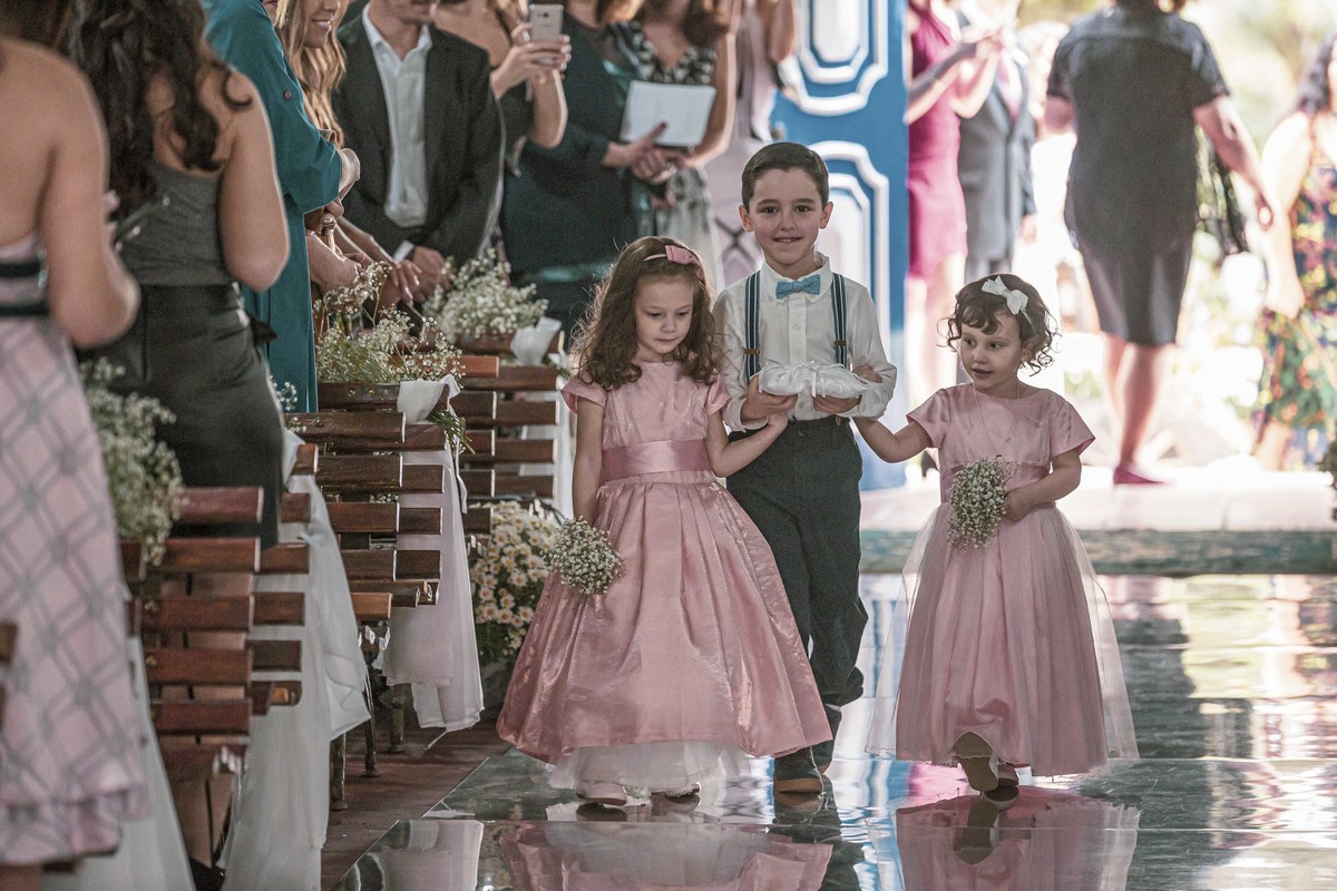 fotografia casamento de dia em fazenda do casal de noivos milena e andre em valinhos sp fotos pelo fotografo denis silveira