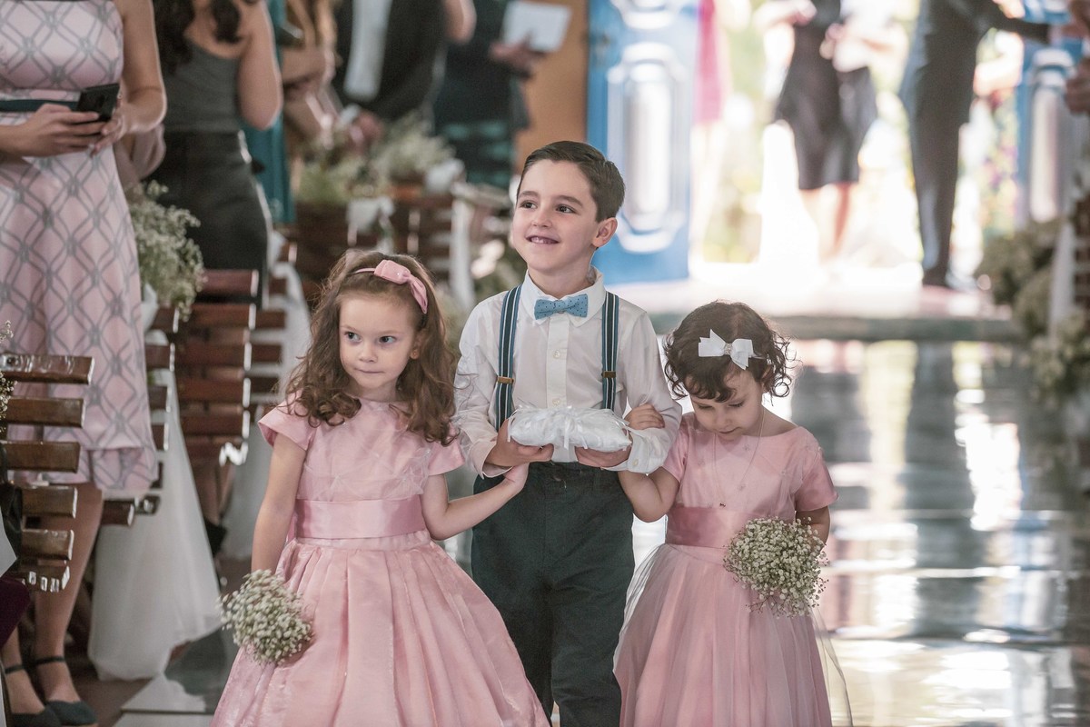 fotografia casamento de dia em fazenda do casal de noivos milena e andre em valinhos sp fotos pelo fotografo denis silveira