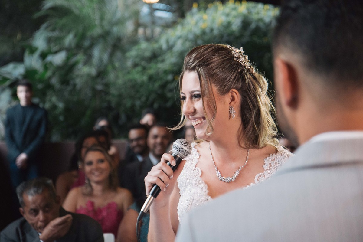 noiva faz discurso em casamento