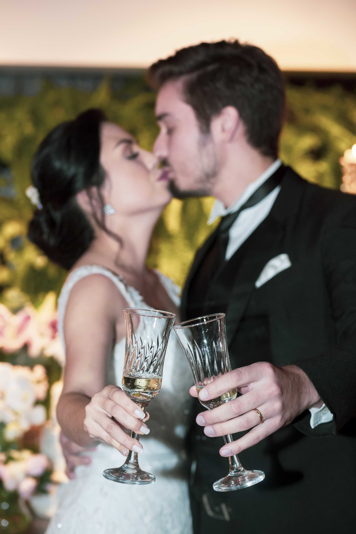 fotos casamento casal de noivos tatiana e michell no espaco portal da serra eventos em mogi das cruzes sao paulo pelo fotografo denis silveira fotografia