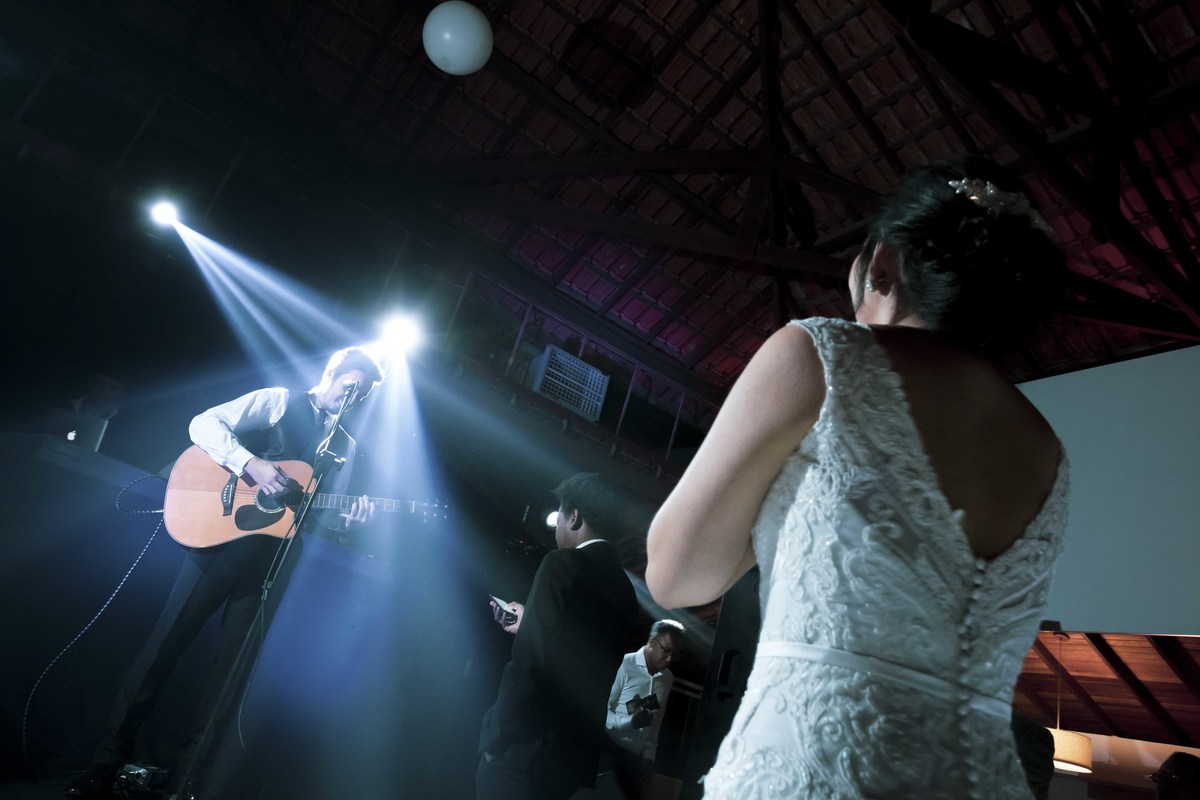 fotos casamento casal de noivos tatiana e michell no espaco portal da serra eventos em mogi das cruzes sao paulo pelo fotografo denis silveira fotografia