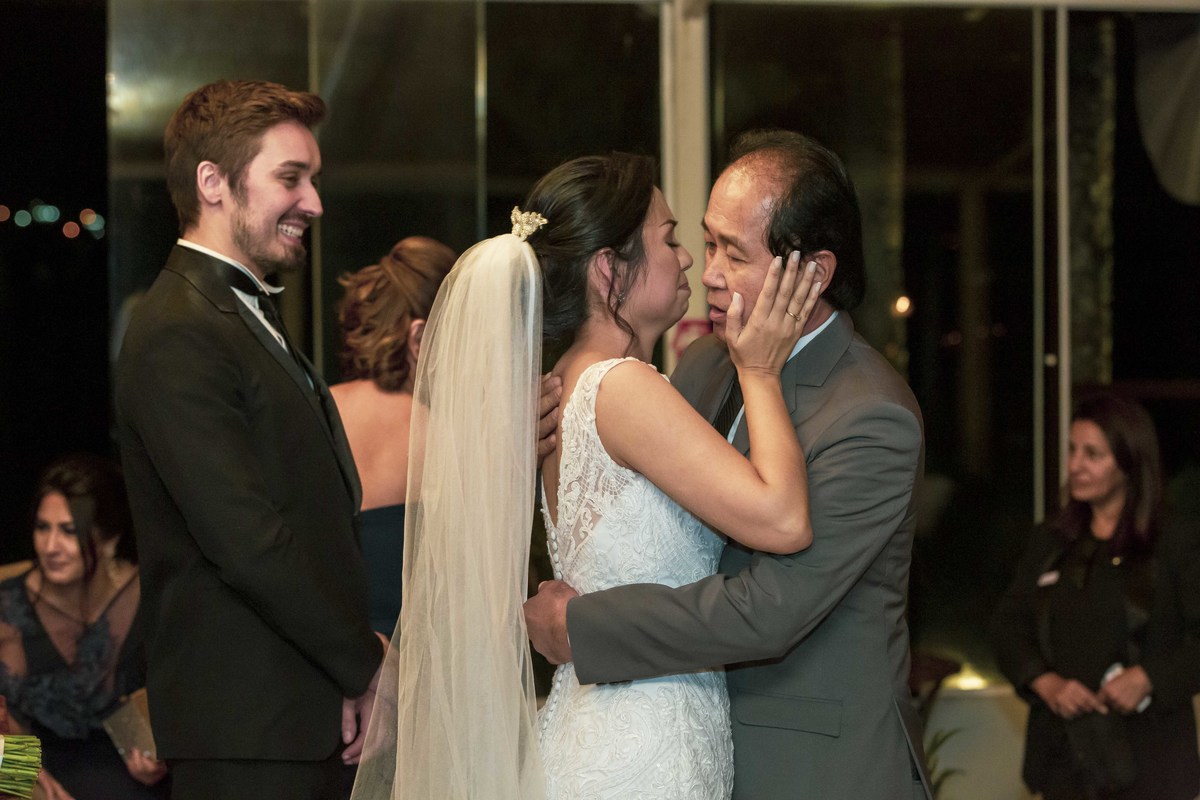 fotos casamento casal de noivos tatiana e michell no espaco portal da serra eventos em mogi das cruzes sao paulo pelo fotografo denis silveira fotografia