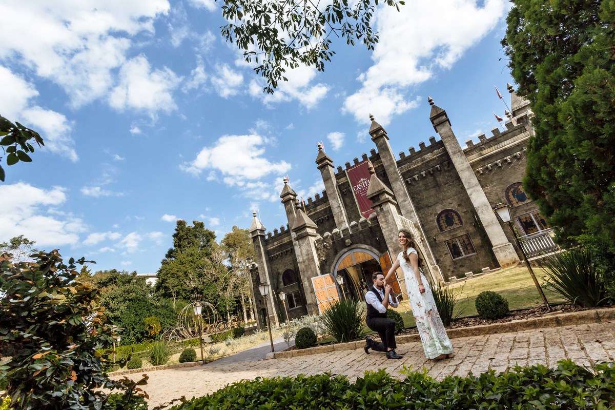fotos de ensaio de casal pré wedding priscila e matheus no Castelo dos Vinhais em Vinhedo São Paulo fotografia pelo fotografo Denis Silveira Fotografia