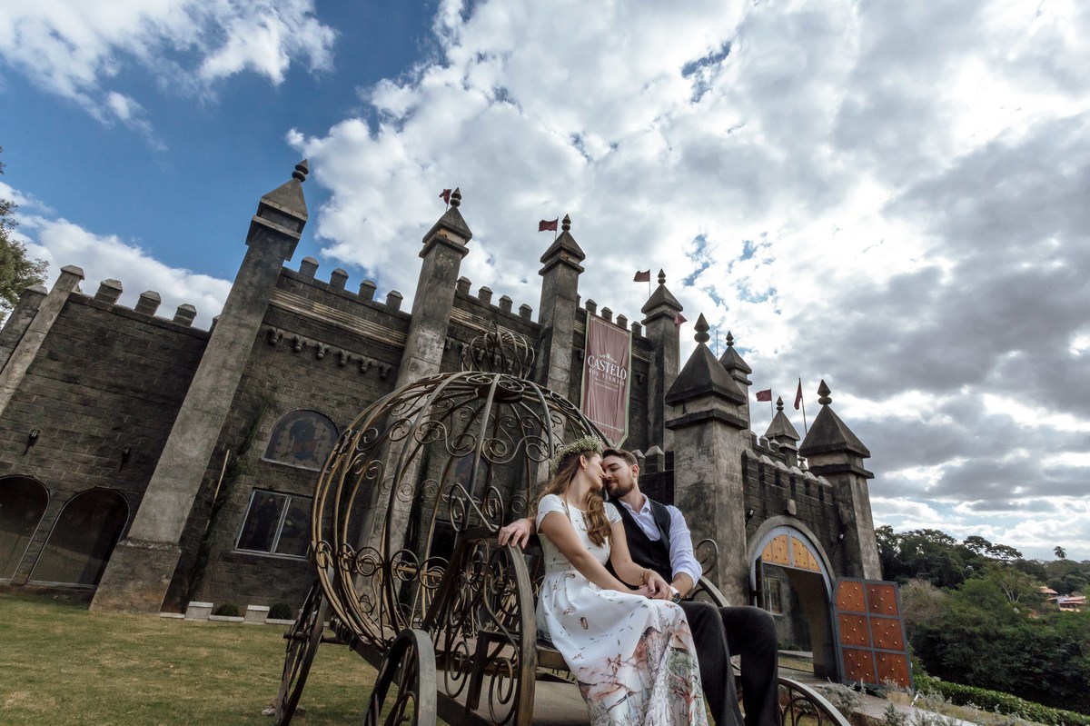 fotos de ensaio de casal pré wedding priscila e matheus no Castelo dos Vinhais em Vinhedo São Paulo fotografia pelo fotografo Denis Silveira Fotografia