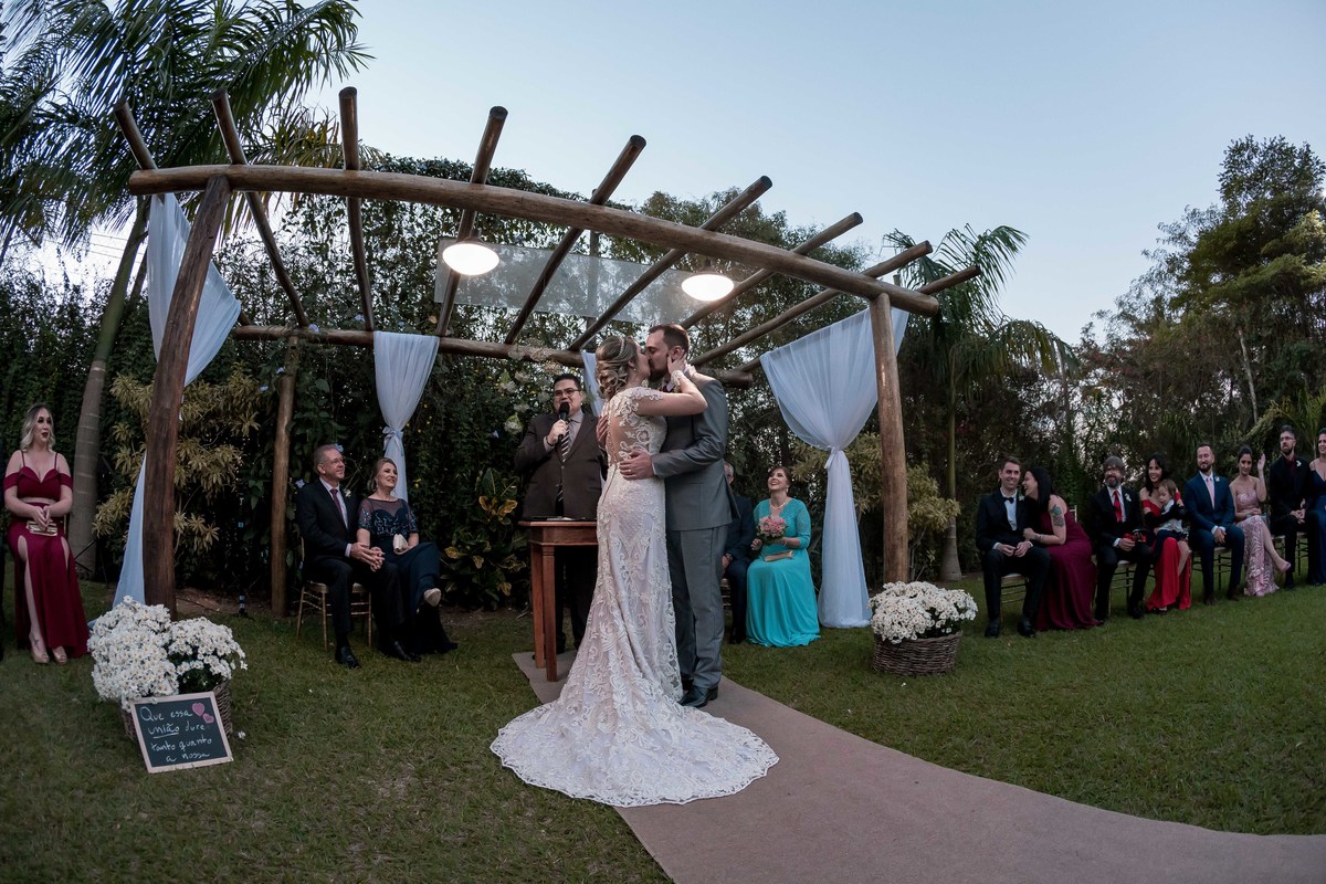 fotos casamento casal de noivos jessica e daniel em louveira no espaco buffet sumatra fotografia pelo fotografo denis silveira