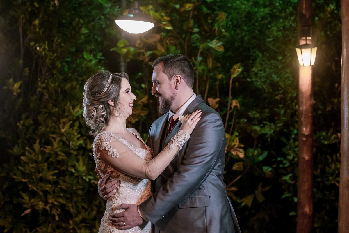 fotos casamento casal de noivos jessica e daniel em louveira no espaco buffet sumatra fotografia pelo fotografo denis silveira