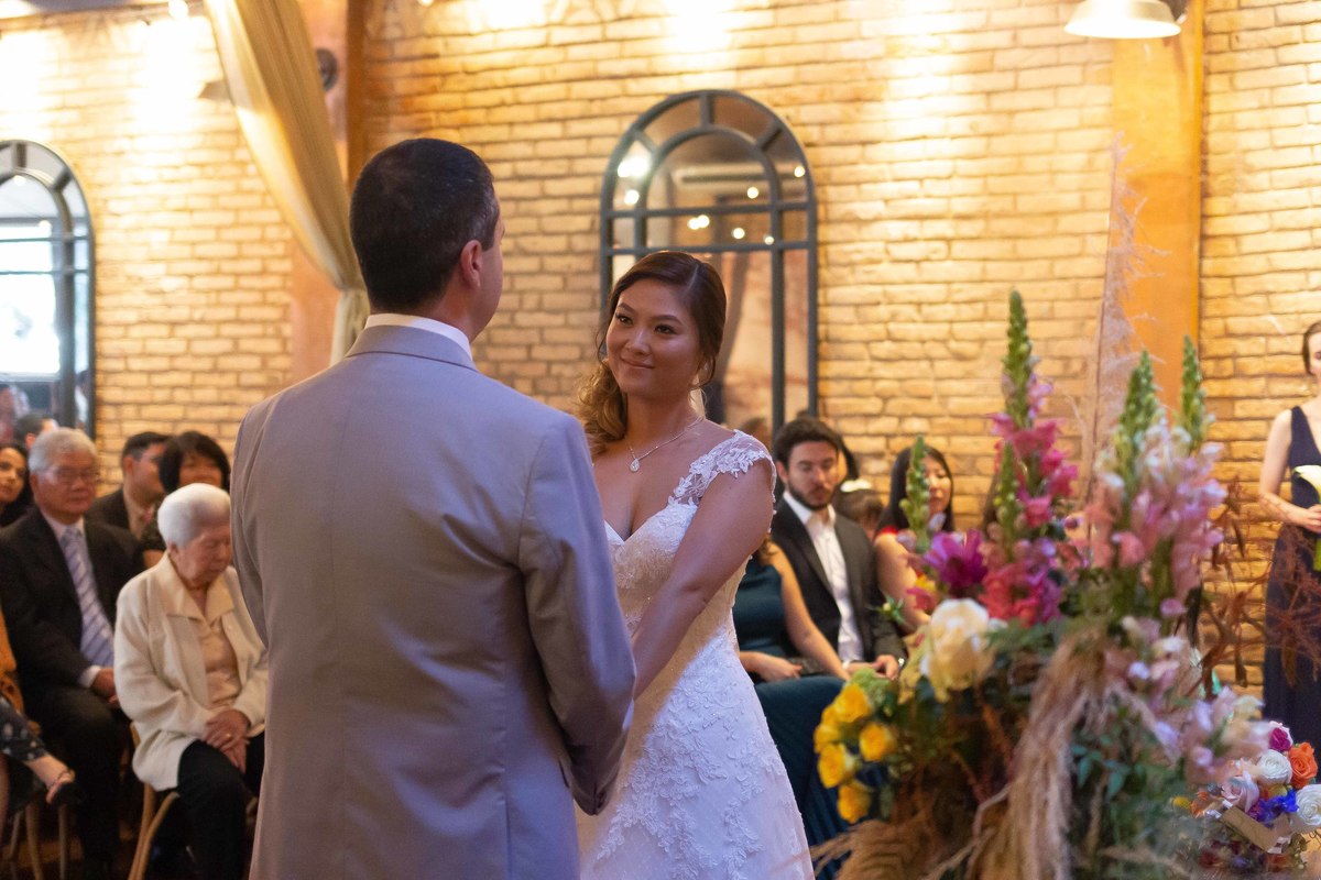 fotos casamento casal fernanda e douglas em sao paulo sp vila madalena espaco de eventos celeiro quintal fotografia por denis silveira