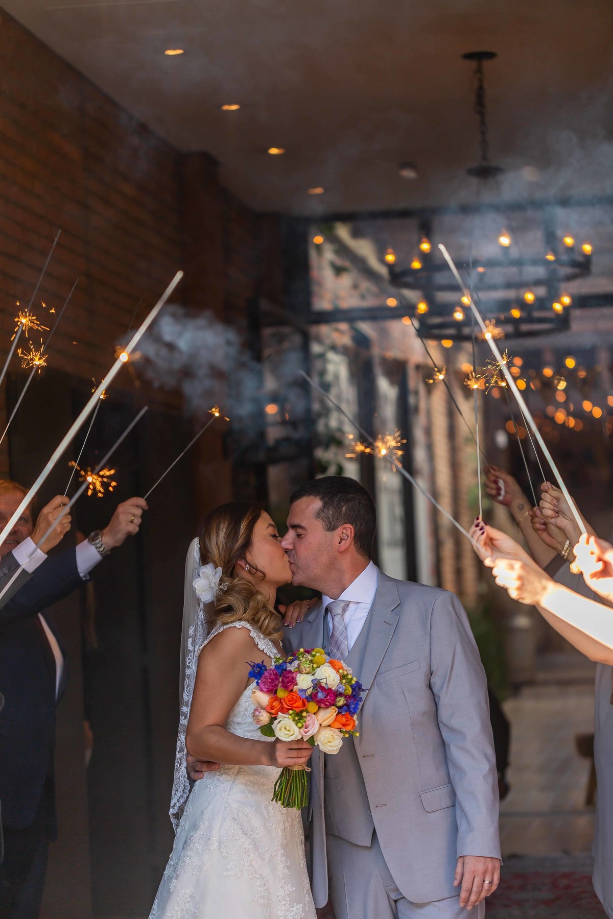 fotos casamento casal fernanda e douglas em sao paulo sp vila madalena espaco de eventos celeiro quintal fotografia por denis silveira
