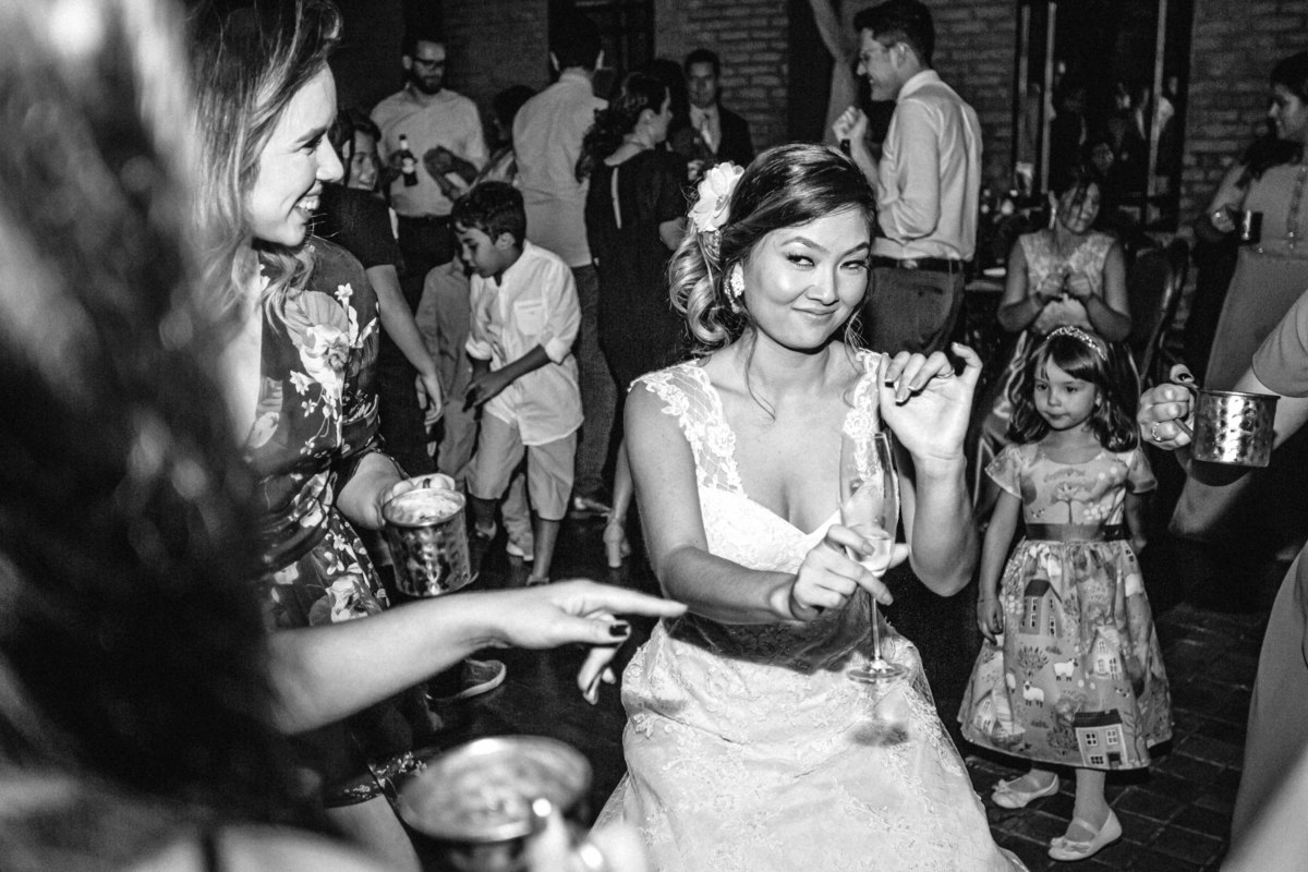 fotos casamento casal fernanda e douglas em sao paulo sp vila madalena espaco de eventos celeiro quintal fotografia por denis silveira