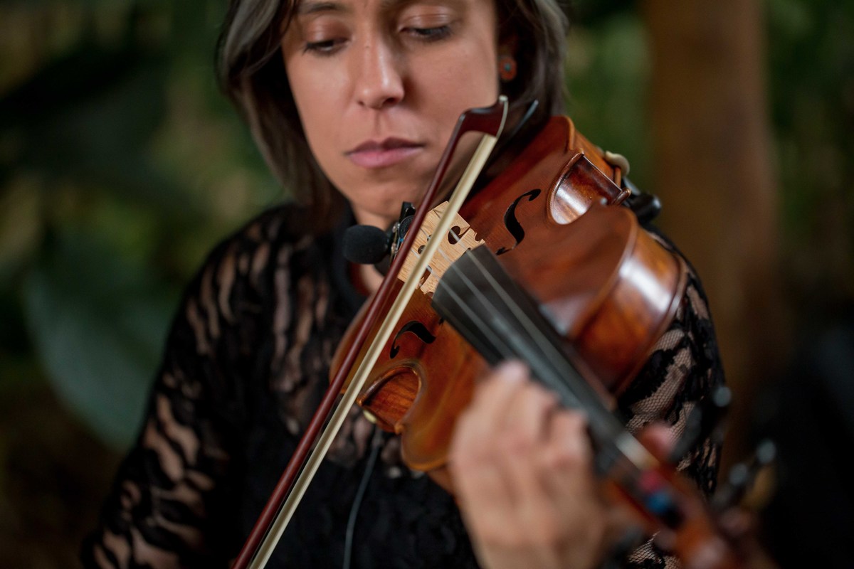 fotografia casamento de dia casal de noivos alemao nathalie e benjamin realizado no espaco canto das aguas na cidade de mairipora sp pelo fotografo denis silveira fotografia
