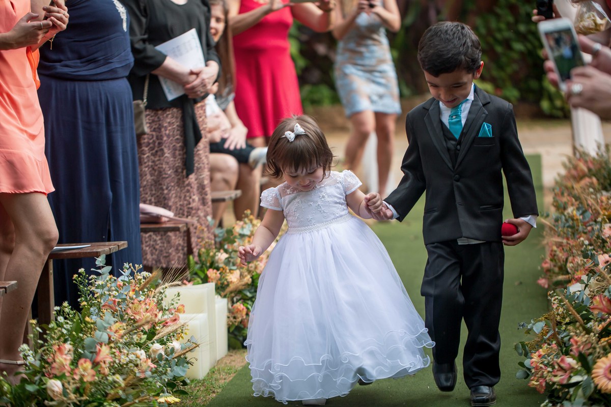 fotografia casamento de dia casal de noivos alemao nathalie e benjamin realizado no espaco canto das aguas na cidade de mairipora sp pelo fotografo denis silveira fotografia