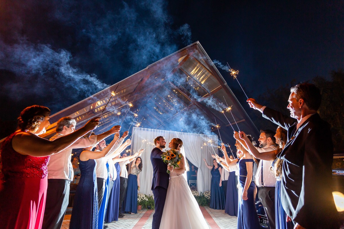 fotografia casamento casal noivos priscilla e matheus no espaco kratos em vinhedo sp imagens pelo fotografo denis silveira